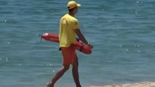 Levantada interdição a banhos na praia dos Pescadores na Ericeira