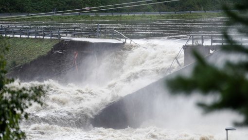 Barragem na Noruega em rutura parcial após dias de chuva torrencial e cheias