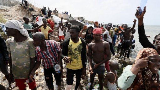 Migrações: Tunísia e Líbia chegam a acordo para acolher os migrantes retidos na fronteira