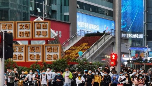 China tenta atrair mais investimento estrangeiro para relançar economia