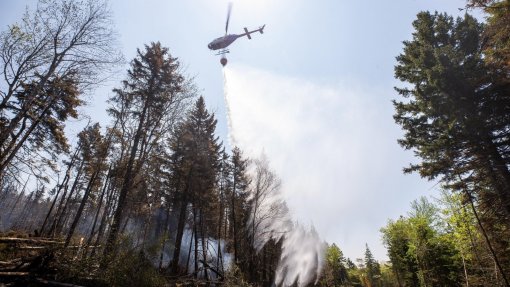 Seis mil pessoas retiradas no noroeste do Canadá após nova vaga de incêndios