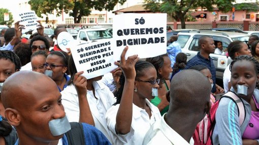 Médicos moçambicanos em greve ameaçam paralisar serviços mínimos e acusam Governo de intimidação