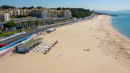 Interdição a banhos nas praias de Santo Amaro de Oeiras e da Duquesa após análises à água
