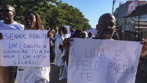 Médicos moçambicanos anunciam interrupção da greve para dar espaço ao diálogo