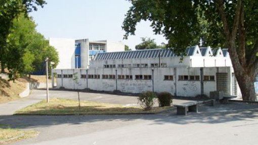 Câmara do Porto sela portões da Escola do Cerco usada para tráfico e consumo de droga