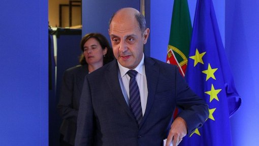 Reorganização do SNS implica “enorme esforço de reforço” dos salários dos médicos – ministro