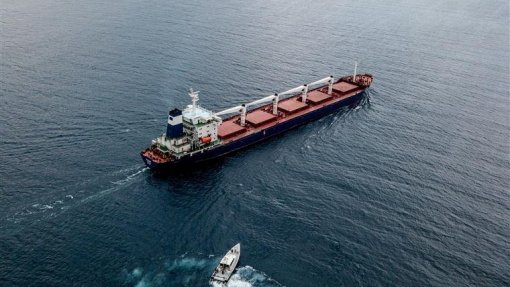 Ucrânia: Navio ucraniano com cereais a bordo zarpou do porto de Chornomorsk