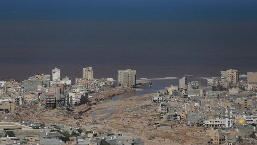 Líbia/Cheias: Cidade de Derna dividida em quatro secções para evitar epidemias