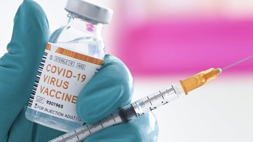 Covid-19: Prioridade é vacinar o maior número de pessoas de risco nas primeiras 10 semanas - Especialista