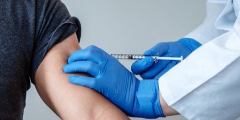 Cerca de 6.000 farmacêuticos habilitados para dar vacinas da gripe e covid-19