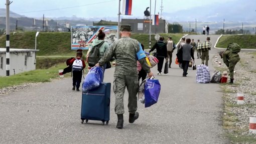 Nagorno-Karabakh: Arménia diz que mais de 28.000 refugiados entraram no país