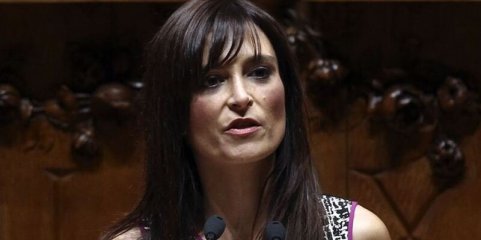Isabel Moreira chocada com um Governo PS contra liberdade individual no tabaco