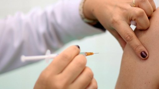 Mais de 240 mil pessoas vacinadas contra covid-19 e gripe até dia 08
