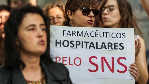 Farmacêuticos do SNS protestaram no Porto contra falta de soluções profissionais