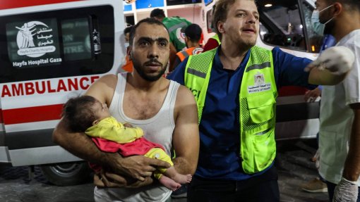 SÍNTESE: Israel: Hamas e israelitas trocam acusações sobre ataque mortal a hospital de Gaza