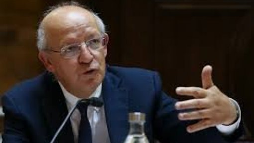 Israel: Santos Silva condena ataque a hospital de Gaza e lamenta muitas centenas de vítimas