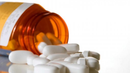Bruxelas propõe medidas para evitar excassez de medicamentos, incluindo compra conjunta