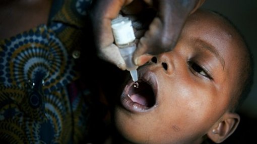 OMS faz grande ação de vacinação contra a poliomielite em Angola