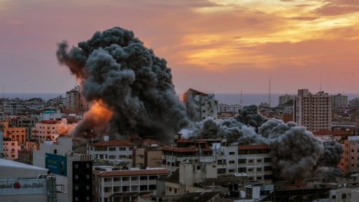 Israel: Crescente Vermelho denuncia bombardeamentos perto de hospital em Gaza