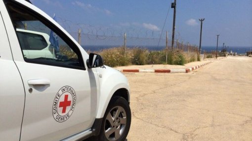 Israel: Cruz Vermelha diz que caravana com ajuda humanitária foi alvo de tiros em Gaza