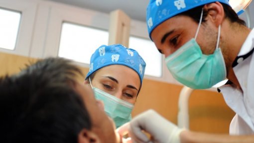 Seis milhões de pessoas têm falta de dentes em Portugal - Barómetro