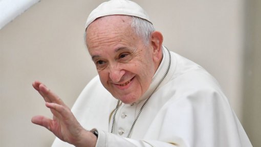 Papa ainda com dificuldades respiratórias devido a inflamação pulmonar