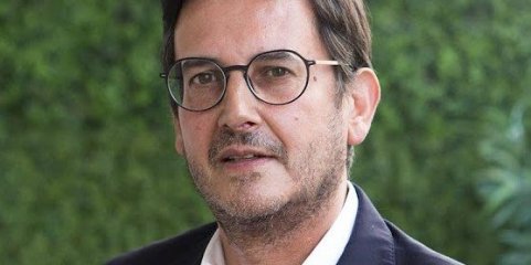 Rocha critica &quot;cegueira ideológica&quot; da geringonça na saúde a poucos metros de Raimundo