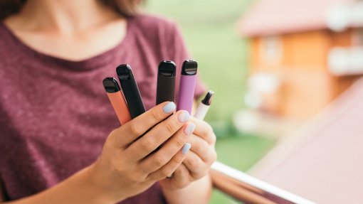 Assembleia francesa proíbe cigarros eletrónicos descartáveis de utilização única