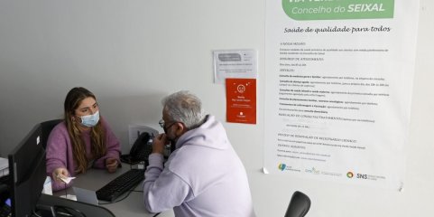 Falta de médicos deixa utentes de unidade de saúde do Seixal sem atendimento até fim do ano