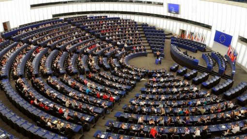 Eurodeputados aprovam propostas para eleições de 2024 &quot;serem mais europeias e menos nacionais&quot;