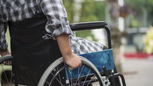 Mais de 60% das pessoas com deficiência em risco de pobreza antes de transferências sociais - Relatório