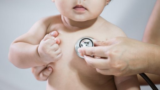 Pediatras pedem medidas preventivas para evitar infeções respiratórias em bebés