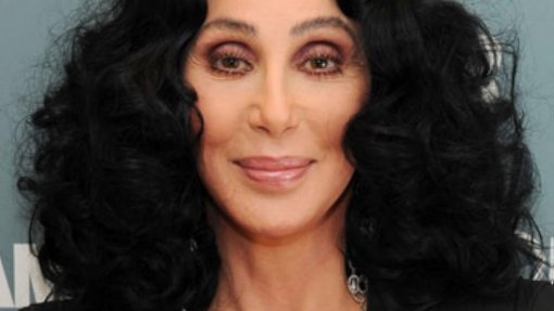 Cher pede a tribunal controlo temporário das finanças do seu filho de 47 anos