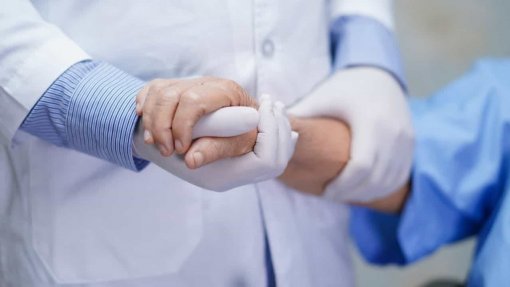 Sindicato exige contrato de trabalho para enfermeiros a recibo na região Centro