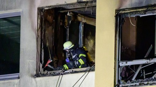 Pelo menos quatro mortos e mais de 10 feridos em incêndio num hospital alemão