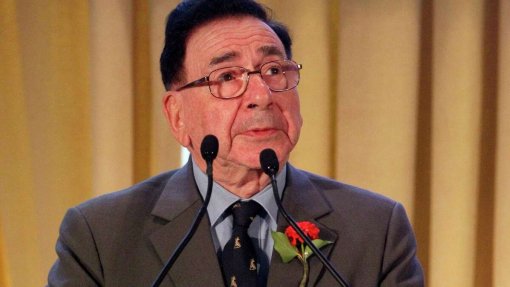 Morreu aos 93 anos o cirurgião Roy Calne pioneiro dos transplantes de fígado na Europa