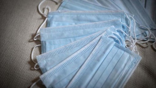 Máscaras voltam a ser obrigatórias em centros de saúde e hospitais em Espanha