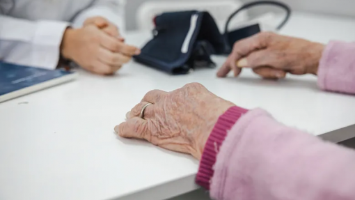Balneário de Alcântara tem consulta de enfermagem para sem-abrigo serem ouvidos