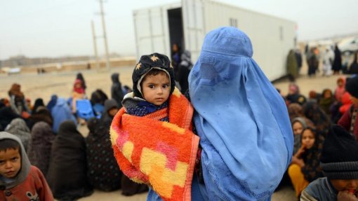 Afeganistão: Talibãs impõem restrições a mulheres solteiras e não-acompanhadas - ONU