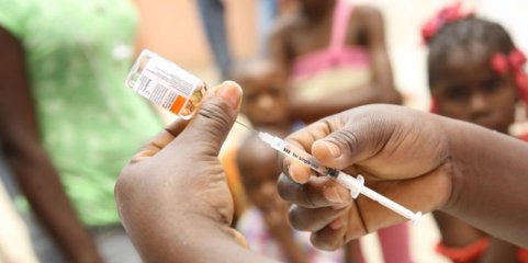 São Tomé mobiliza parceiros para financiamento da vacinação face a "desafios persistentes”