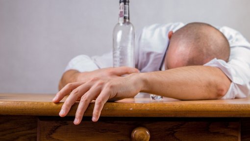 Mais de 4.800 pessoas iniciaram tratamento por causa do álcool em 2022