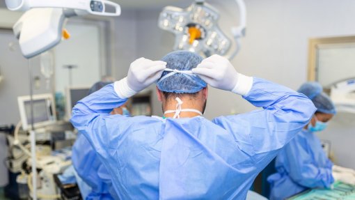 Hospital Santa Maria no Porto introduz braço robótico nas cirurgias à anca e joelho