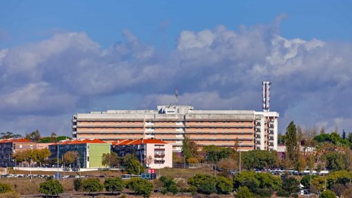 Funcionário do Hospital Garcia de Orta detido por suspeita de roubo de cartões bancários