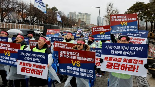 Terceiro dia da greve dos médicos sul-coreanos afeta serviços de urgência