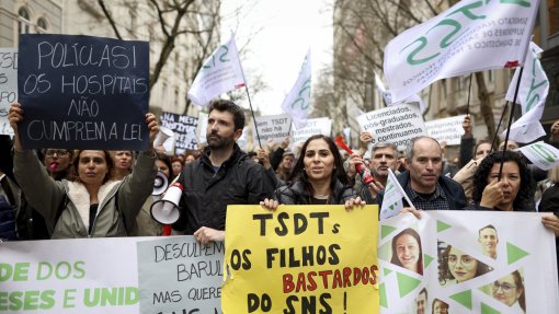 Mais de uma centena de técnicos de diagnóstico e terapêutica exigem “justiça e equidade”
