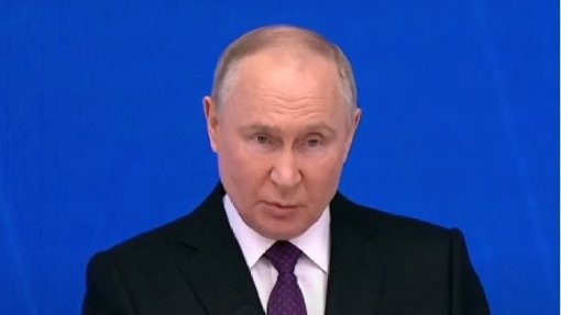 Putin mostra firmeza contra Ocidente e promete combater pobreza na Rússia