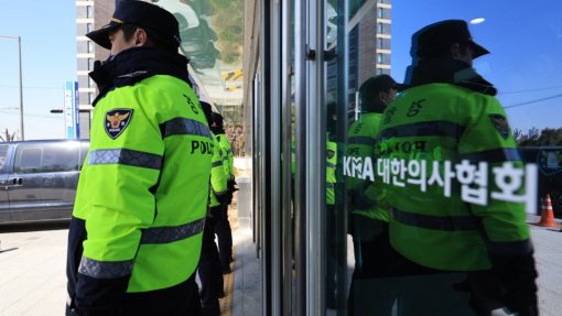 Polícia faz buscas na sede da Associação de Médicos da Coreia do Sul