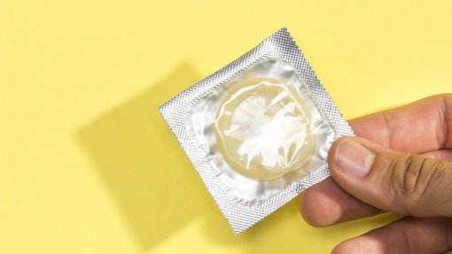 Grupo feminista do Porto causa escândalo em 1978 expondo preservativos