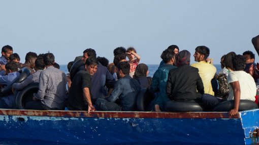 Autoridades espanholas resgataram 53 pessoas ao largo das Canárias