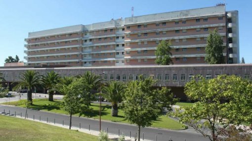 Hospital de Almada adotou sistema de pulseiras para prevenir fuga de doentes